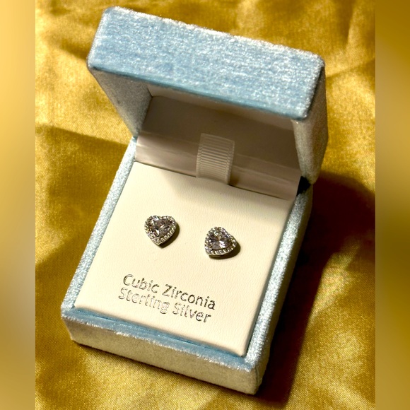 New 925 sterling silver & cubic zirconia heart stud earrings - Picture 1 of 1